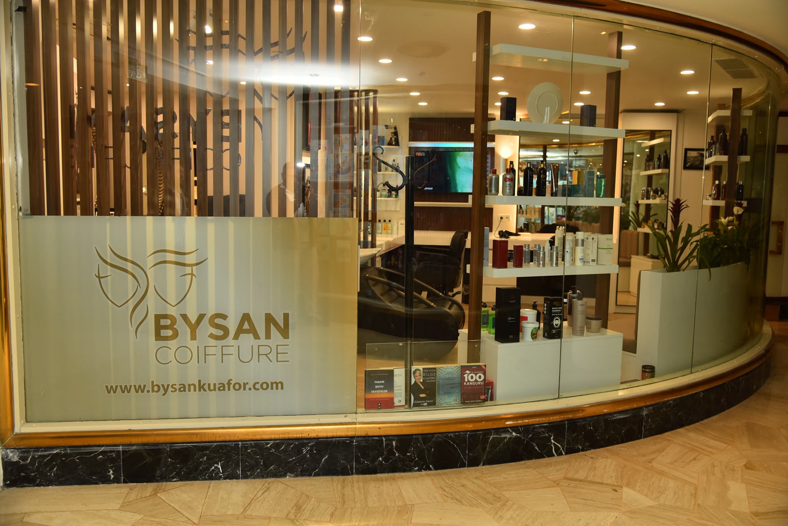 Bysan Coiffure vitrin ve dış cephe
